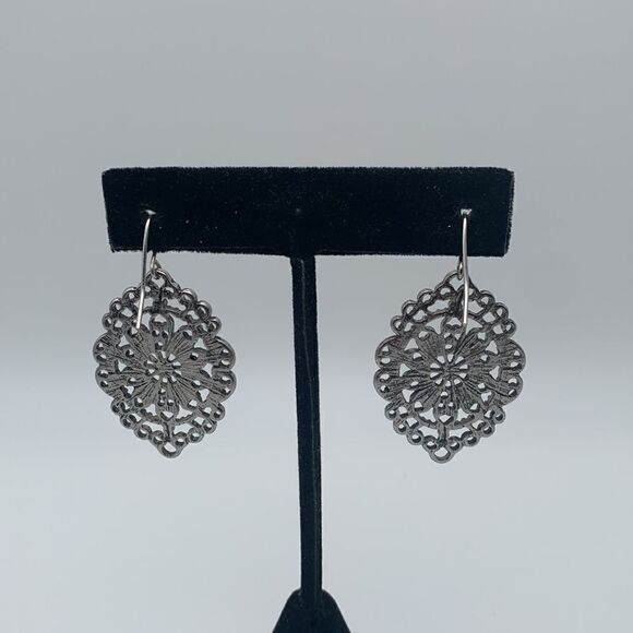Vintage SET of 3 Pairs Artistic Metal work Earrings, in Silver tone, Unmarked - Picture 7 of 7